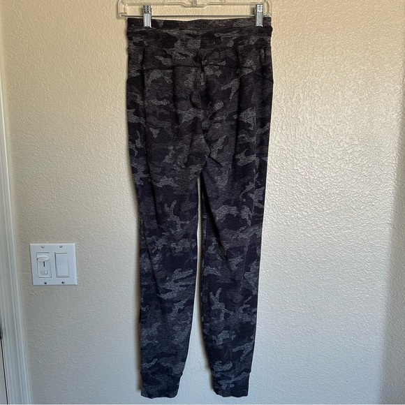 lululemon Ready to Rulu Pant DESIGNED FOR ON THE MOVE Camouflage Joggers Size 4 - Picture 5 of 14
